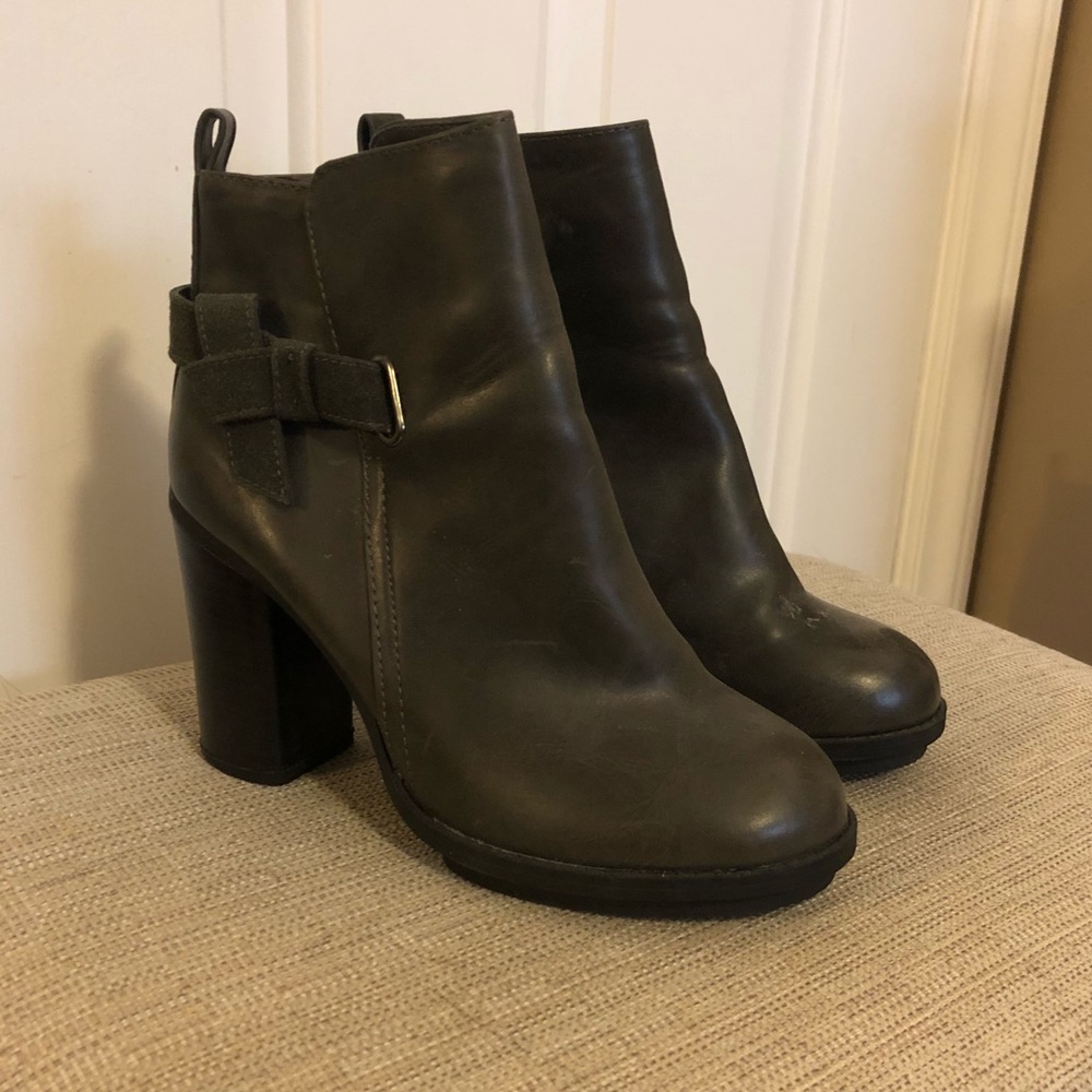 Fall heeled booties